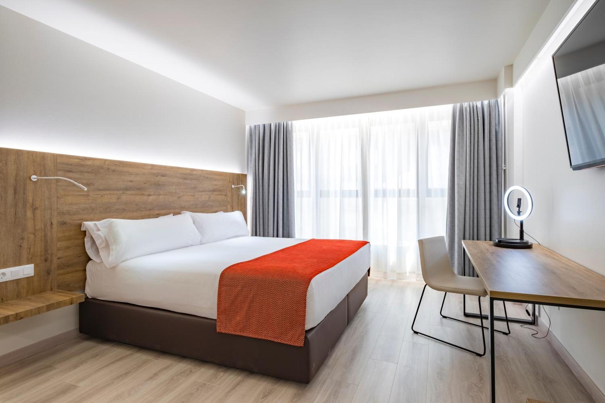 Deluxe Quadruple Room,1134596401:JPEG