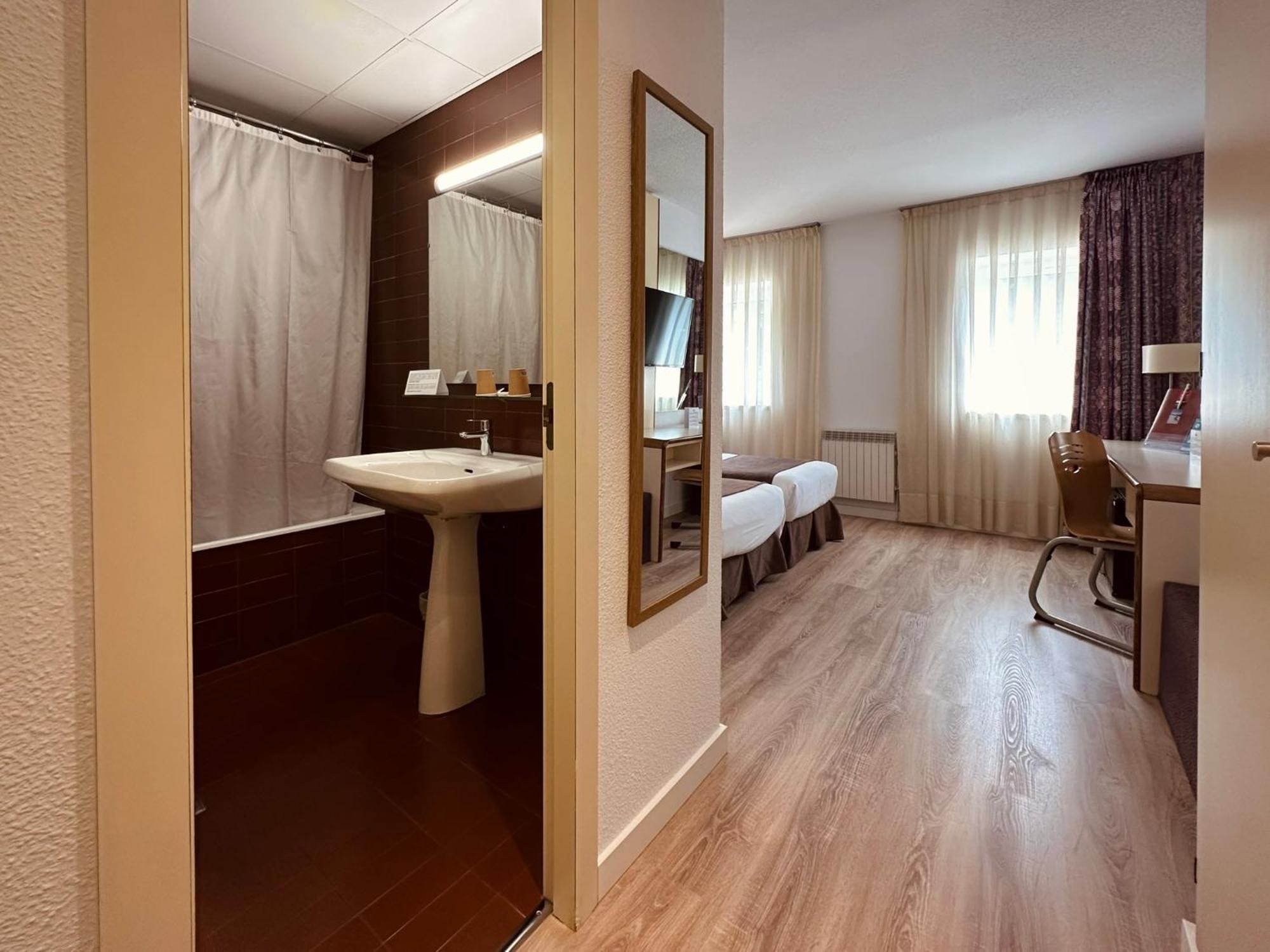 Double or Twin Room,1591233416:JPEG