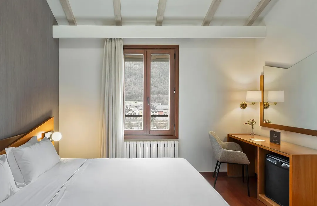 Hotel De L'Isard-1
